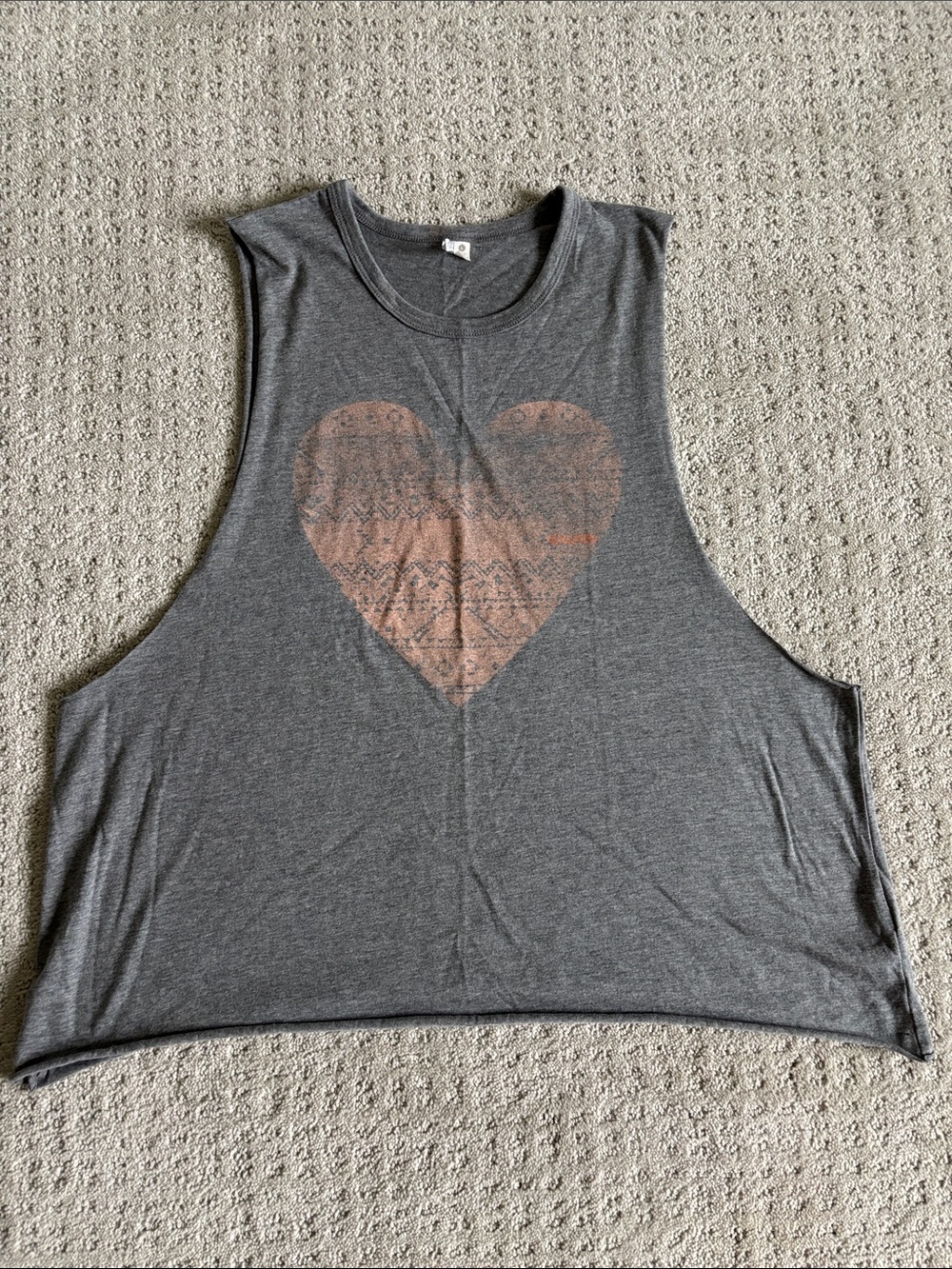 Rip Curl Gray Muscle Tank with Faded Peach Heart Graphic Women’s Size Large